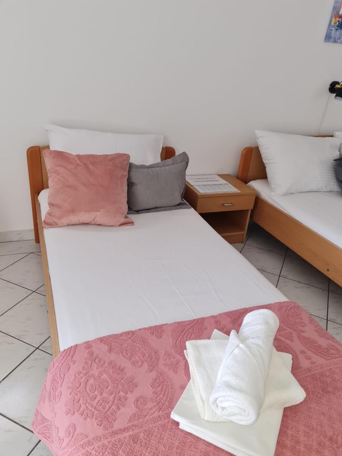 Iva Apartments Подаца Екстер'єр фото